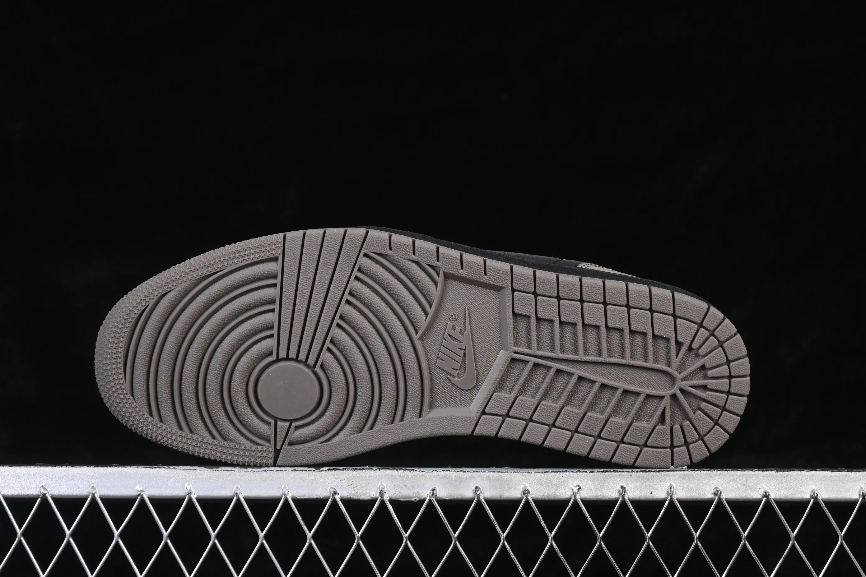 All Categories Air Jordan Jordan Series Basketball Shoes Air Jordan 1 Low Air Jordan 1 Low AJ1 Joe 1 Milk Tea Mocha Low State Cultural Casual Shoes IB7109-005